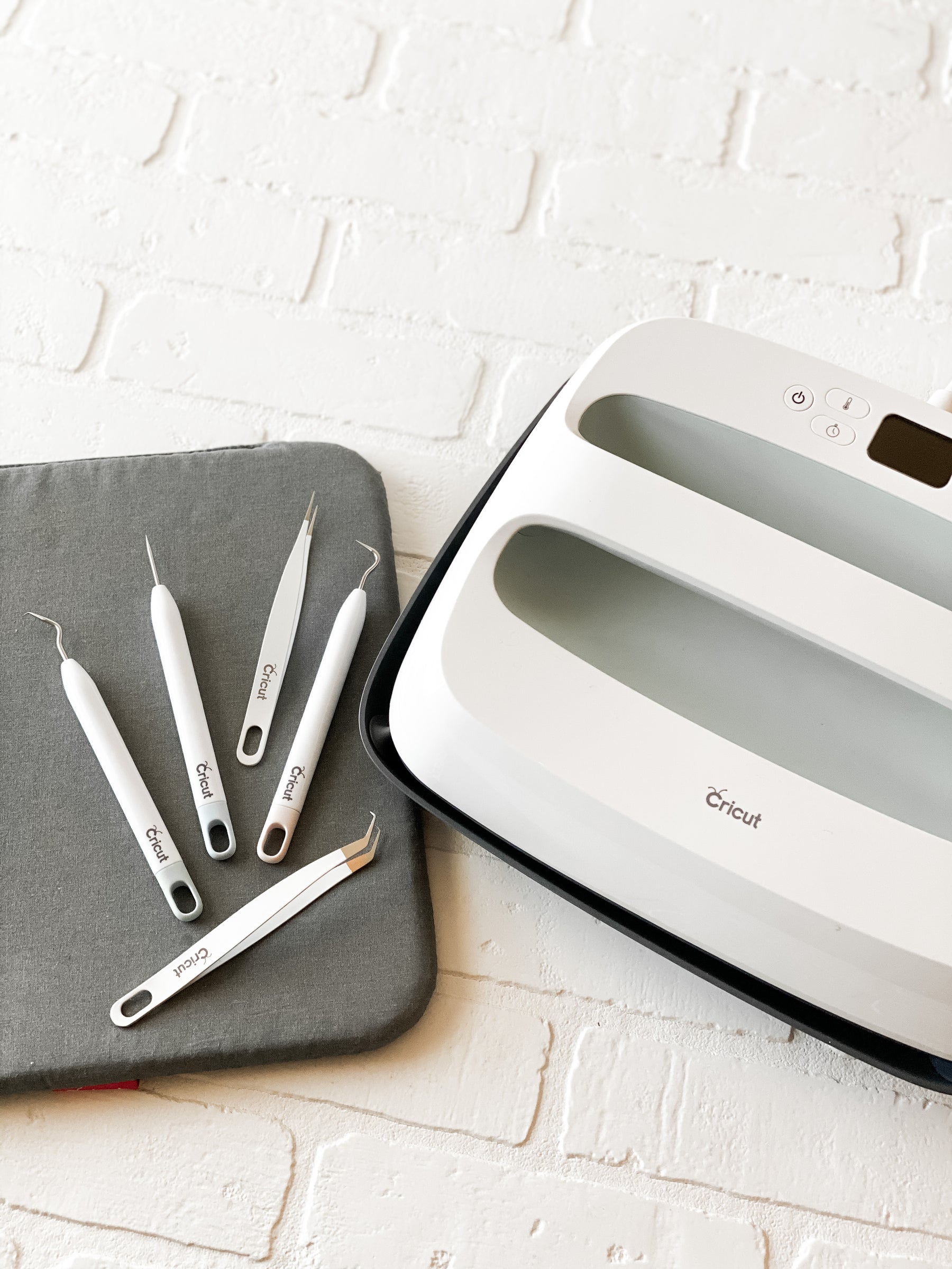 Cricut EasyPress Bundle Giveaway